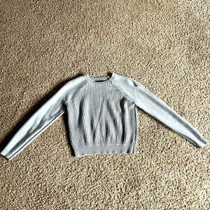 Selling this gray sweater, size small waist, snatching with long arms